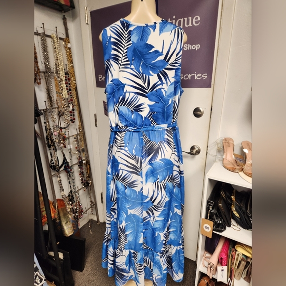 Dress - Picture 5 of 5